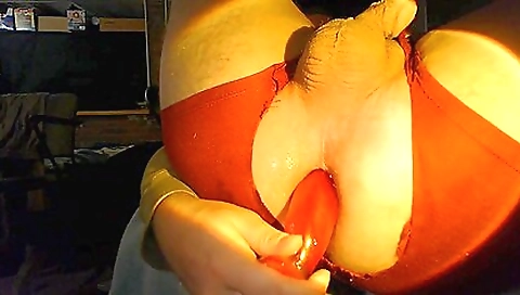 Amateur milf 18+ uses vibrator to pleasure her pussy