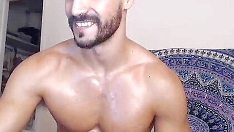 Sexy Arab amateur babe with a hot body makes it so good to watch