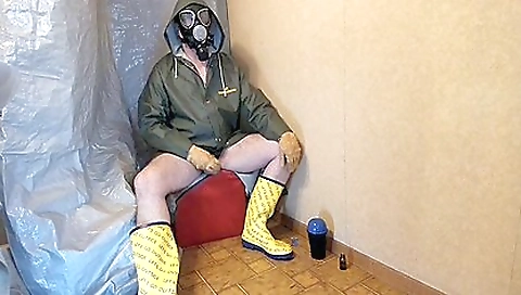Hot amateur fetish video with a wet pussy and oilskin