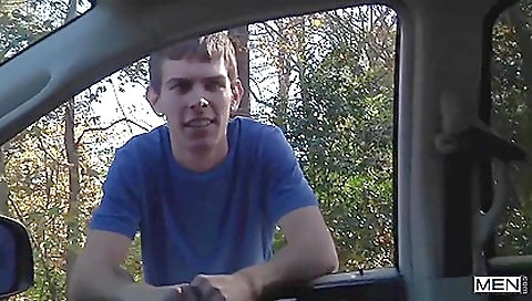 Sexy brunette babe rides her boyfriend's dick in the car