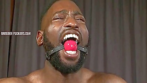 Black dude fucks a black bitch and gets a creampie