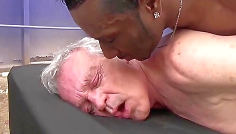 Super hot interracial sex video with a big natural mouth