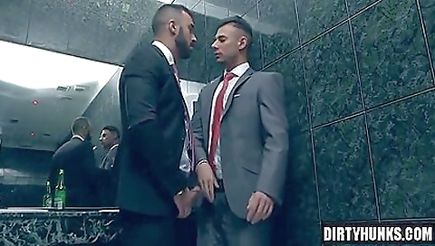 Amateur deep throat porn with a hot musculation man