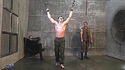 Prison whore shows us how to make a hardcore movie
