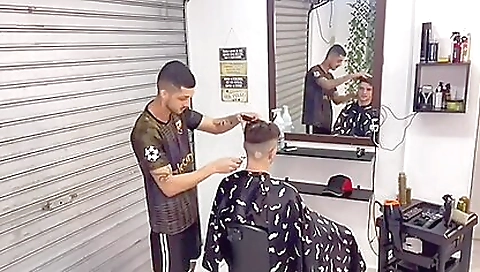 Tattooed hairdresser with a big ass fucked and got cumshot
